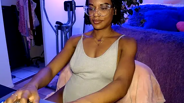 CocoSage Adlı Modelin Canlı XXX Sohbeti