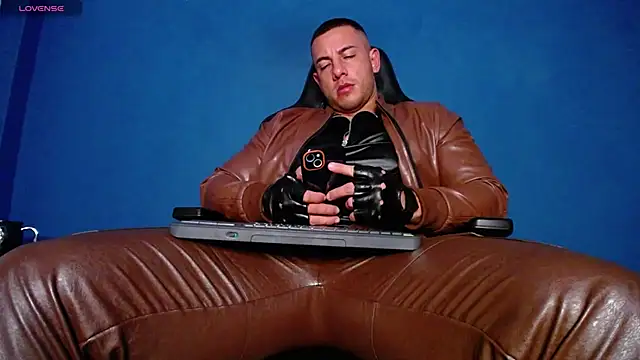 Chat +18 de Maxxxpowerful ao vivo