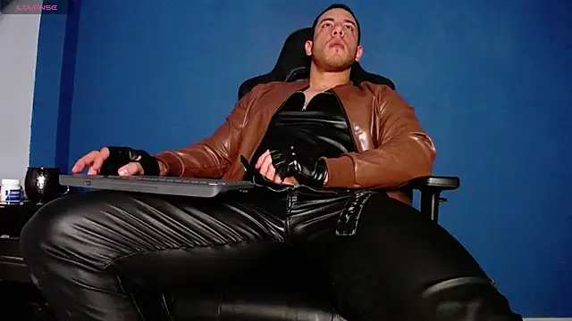 Maxxxpowerful Webcam Show
