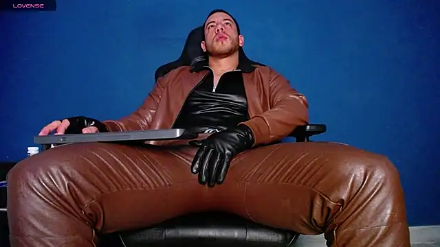 Maxxxpowerful Show in webcam