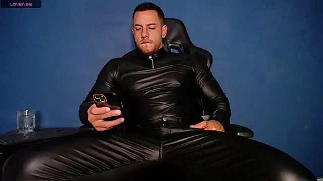Maxxxpowerful's Webcam Show