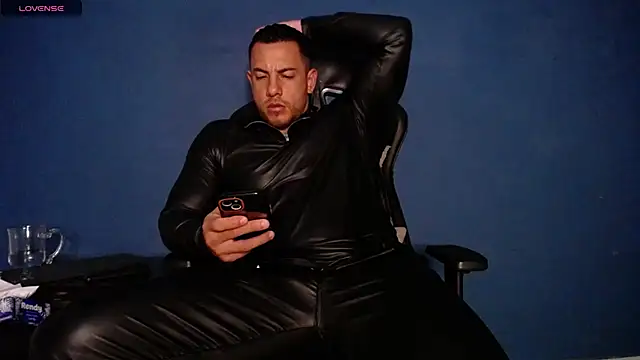 Maxxxpowerful – webcam-show