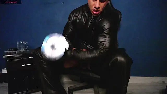 Maxxxpowerful – webcam-show