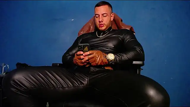 Maxxxpowerful Webcam show
