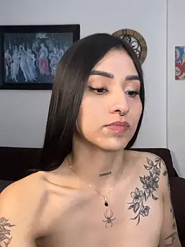 Pokazy przed kamerką – ananya_sex1