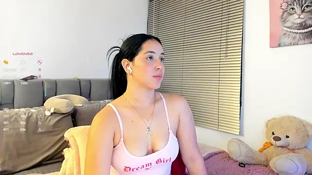 Gigi-bom's Live XXX Chat