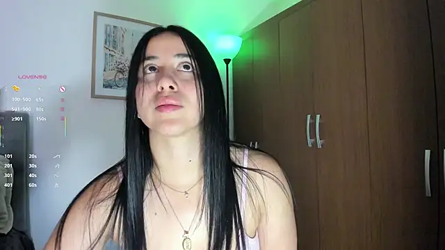 Gigi-bom's Live XXX Chat