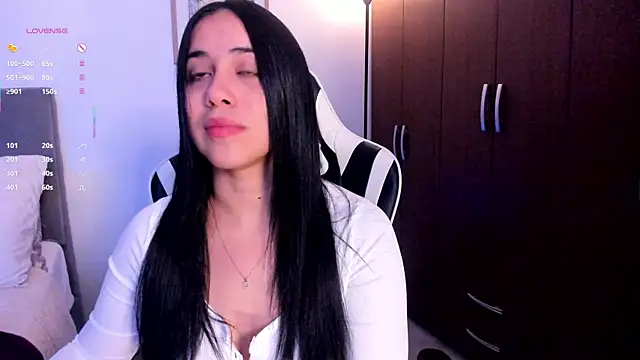 Gigi-bom Chat XXX live