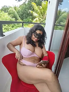 Ruvi_Queen Show in webcam