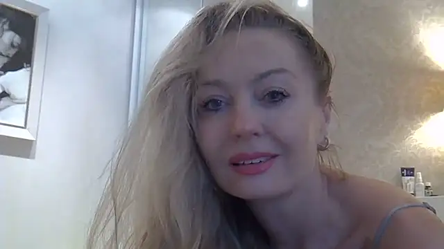 Chat +18 de ZarinaSwift ao vivo