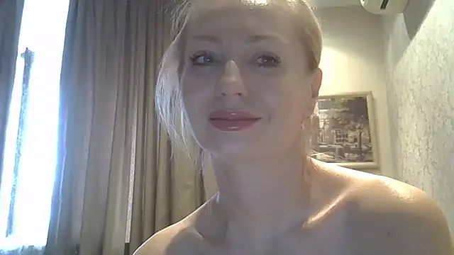 ZarinaSwift Adlı Modelin Canlı XXX Sohbeti