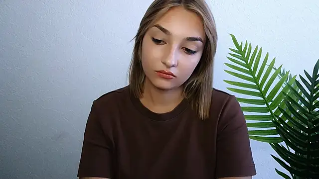 veryshygirl Adlı Modelin Canlı XXX Sohbeti