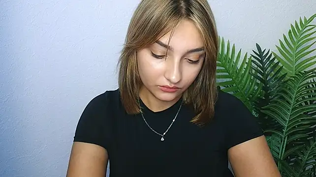 צ'אט XXX בשידור חי של veryshygirl
