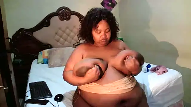 HOTBIGMELONSxx's Webcam Show