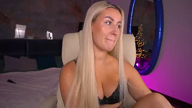 LiaBrazzerr Show in webcam