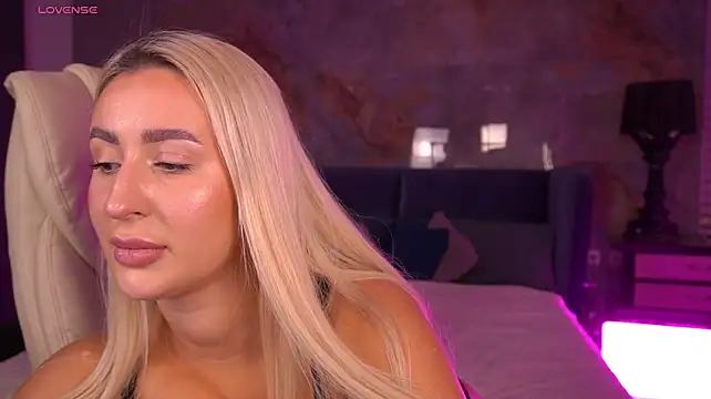 LiaBrazzerr's Webcam Show