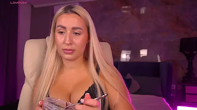 LiaBrazzerr's Webcam Show