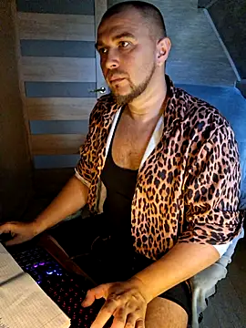 Foxyshaved Show in webcam