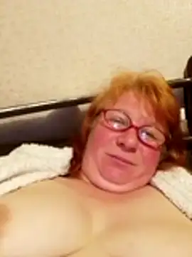 SquirrelFine's Live XXX Chat