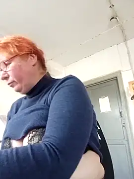 SquirrelFine live XXX chat