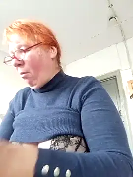 SquirrelFine live XXX chat