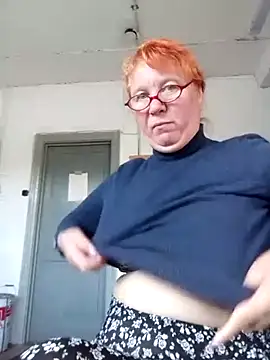 SquirrelFine Adlı Modelin Canlı XXX Sohbeti