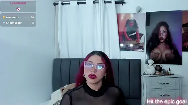 kyliejenner_hot Show in webcam