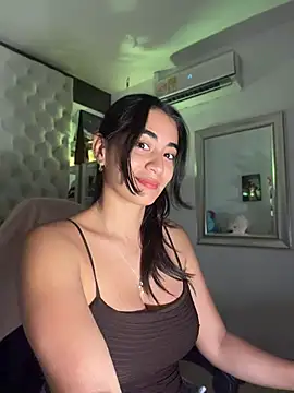 Chat XXX en directo de ZarahEvans