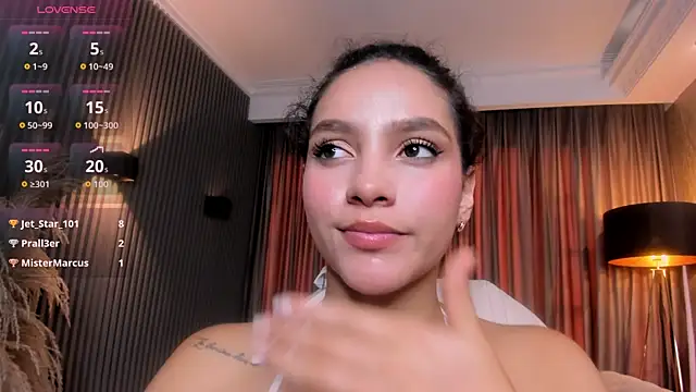 Chat +18 de anahi_curlie1 ao vivo