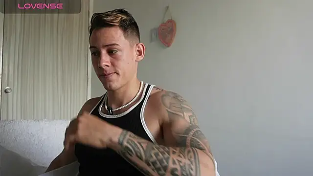 Muscle_King_Cum 网络视讯表演