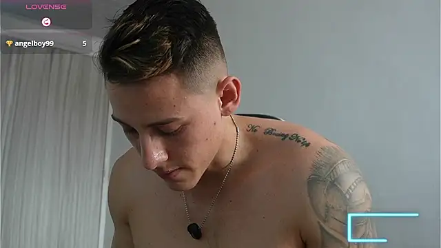 Show modela Muscle_King_Cum na web-kameri