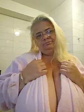 hotladymoon's Live XXX Chat