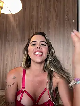 Chat +18 de Emilia_Bakerr ao vivo