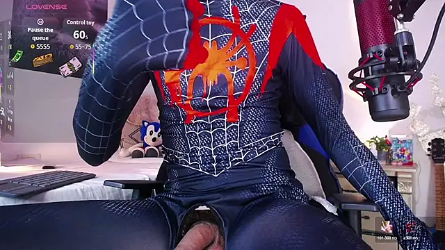 huge_armound Show in webcam