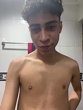 huge_armound Webcam show