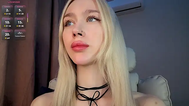 Des_ch লাইভ XXX চ্যাট