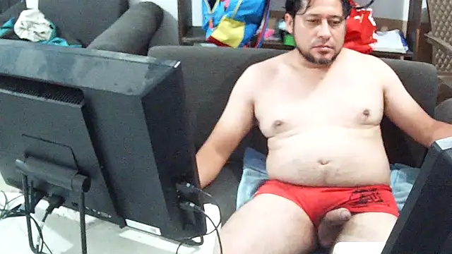 simpatico1000 Show in webcam