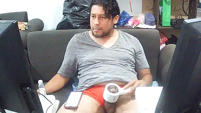 simpatico1000 Show in webcam