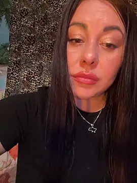 DaisyStreet live XXX chat