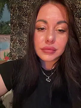 DaisyStreet live XXX chat