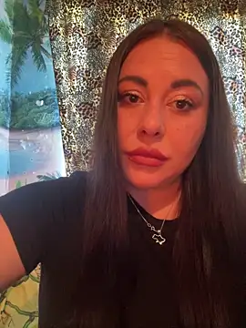 DaisyStreet live XXX chat