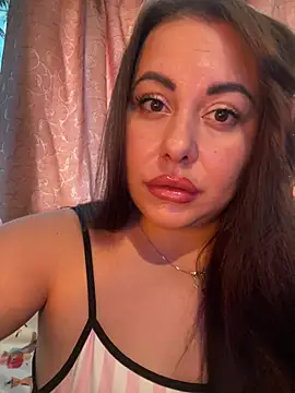 DaisyStreet Adlı Modelin Canlı XXX Sohbeti