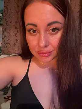 DaisyStreet Adlı Modelin Canlı XXX Sohbeti