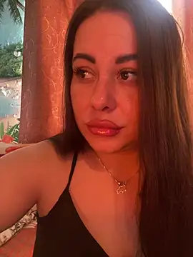 DaisyStreet Adlı Modelin Canlı XXX Sohbeti