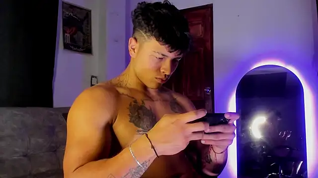 Pokazy przed kamerką – Dominic_Biker__