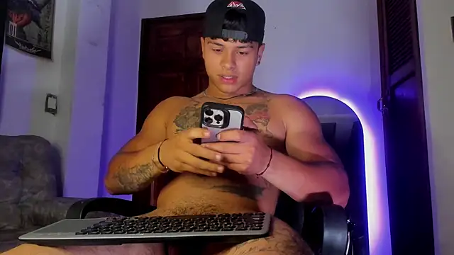 Show modela Dominic_Biker__ na web-kameri