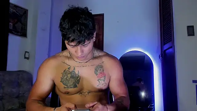 Chatroom XXX en direct de Dominic_Biker__