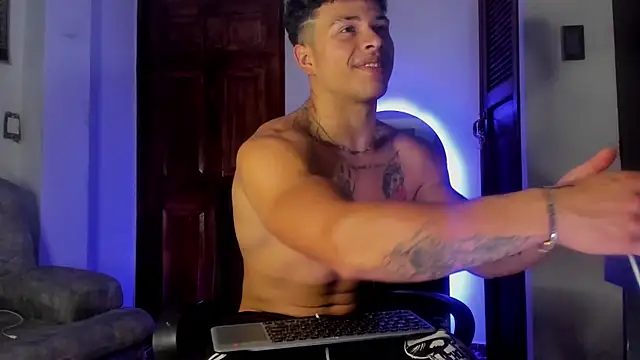 Dominic_Biker__ 网络视讯表演