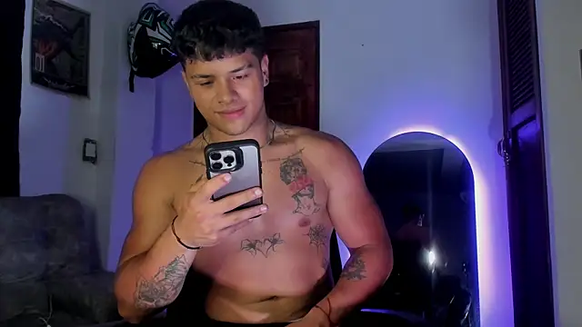 Show modela Dominic_Biker__ na web-kameri