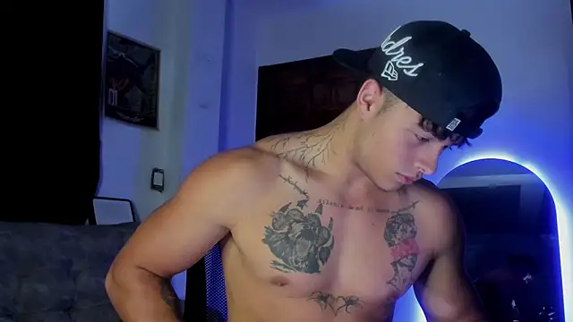 Pokazy przed kamerką – Dominic_Biker__